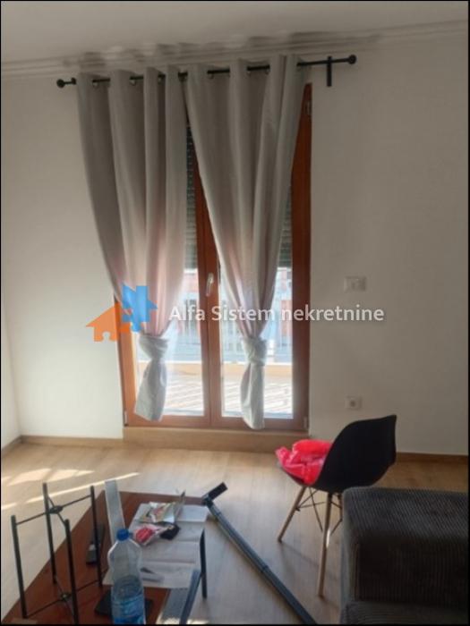Izdavanje: Trosoban stan 77 m², Savski venac – Beograd