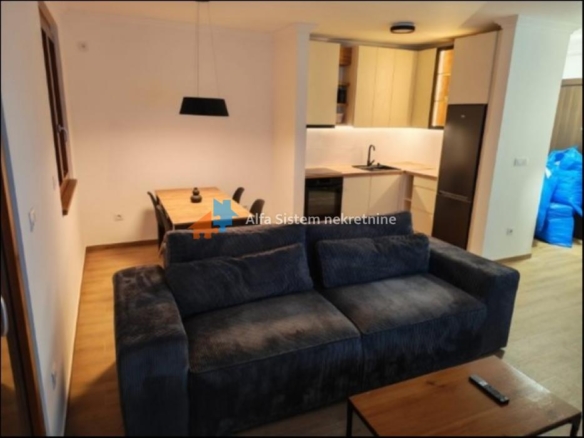 Izdavanje: Trosoban stan 77 m², Savski venac – Beograd