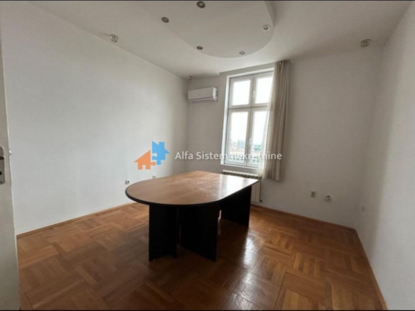 Izdavanje: Trosoban stan 90 m², Stari grad – Beograd