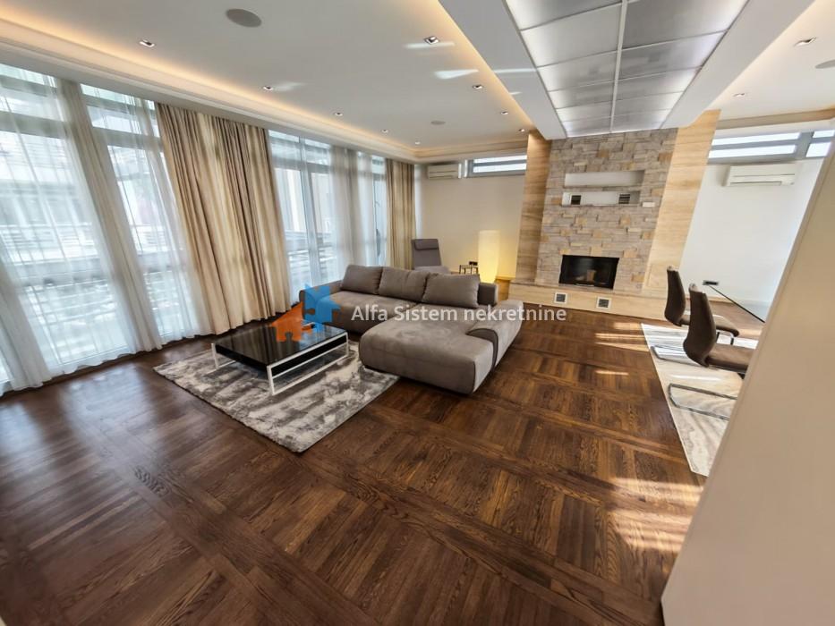 Izdavanje: Četvorosoban stan 148 m², Savski venac – Beograd