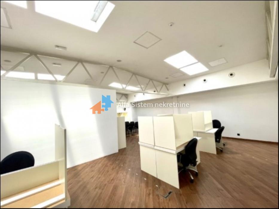 Izdavanje: Poslovni prostor 325 m², Zemun – Beograd