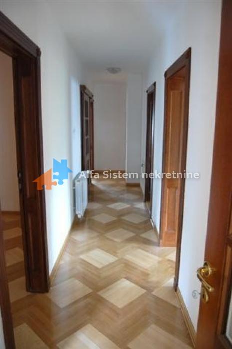Izdavanje: Šestosoban stan 300 m², Savski venac – Beograd