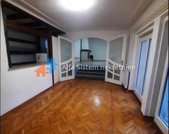 Izdavanje: Petosoban stan 250 m², Vračar – Beograd