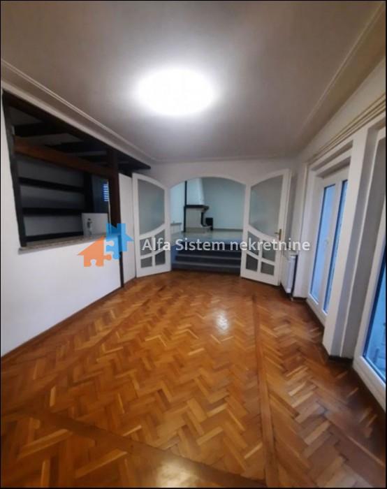 Izdavanje: Petosoban stan 250 m², Vračar – Beograd