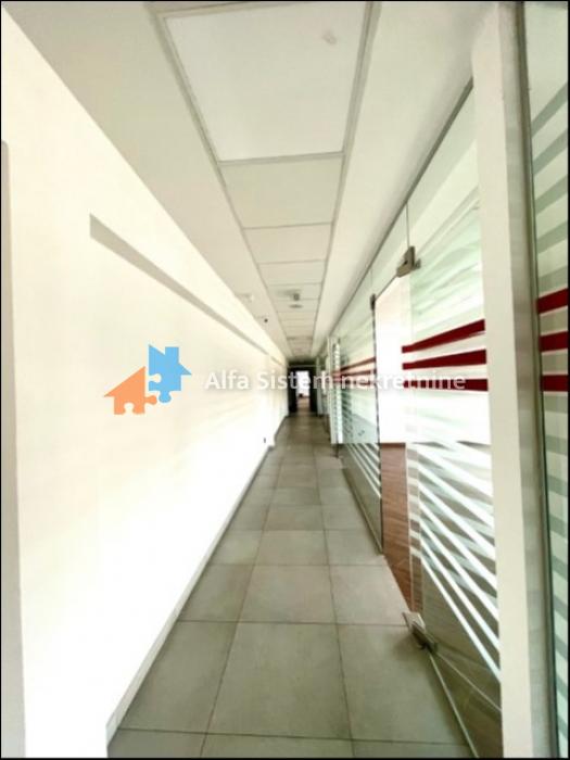 Izdavanje: Poslovni prostor 325 m², Zemun – Beograd