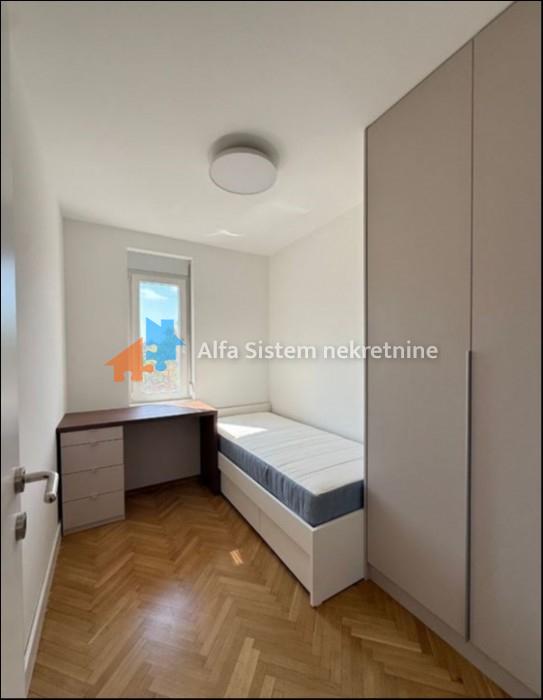 Izdavanje: Četvorosoban stan 90 m², Bežanijska kosa – Beograd