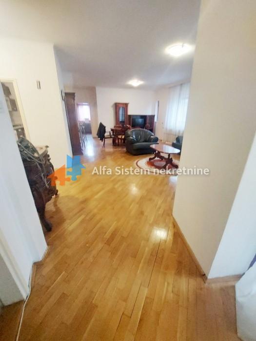 Izdavanje: Četvorosoban stan 140 m², Banovo brdo – Beograd