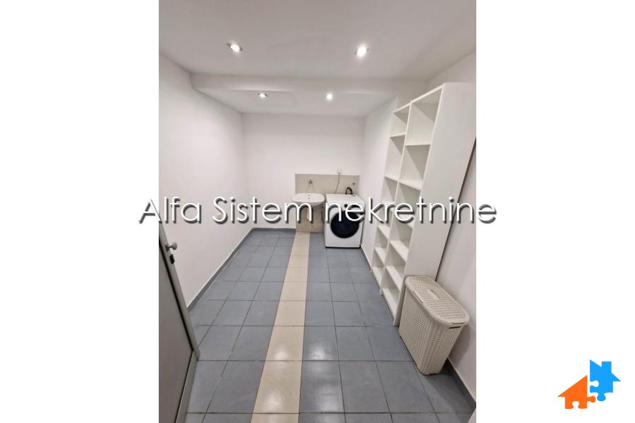 Izdavanje: Četvorosoban stan 148 m², Savski venac – Beograd