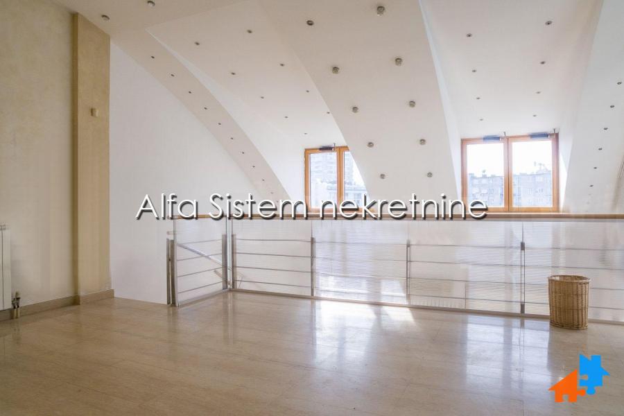 Izdavanje: Četvorosoban stan 222 m², Palilula – Beograd