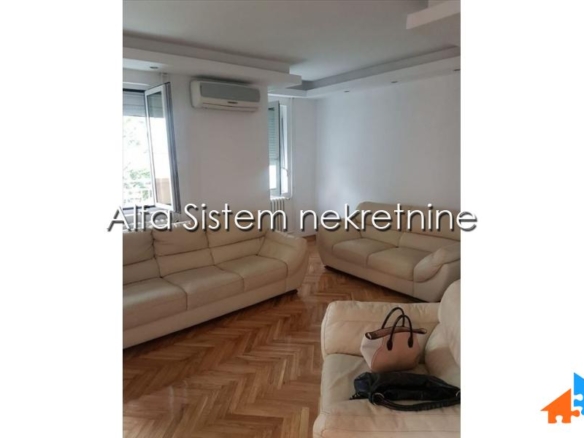 Izdavanje: Petosoban stan 150 m², Karaburma – Beograd