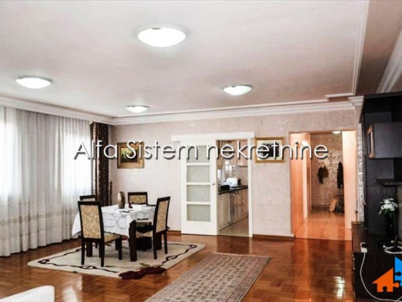Izdavanje: Četvorosoban stan 127 m², Palilula – Beograd
