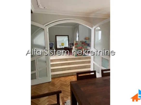 Izdavanje: Petosoban stan 250 m², Vračar – Beograd