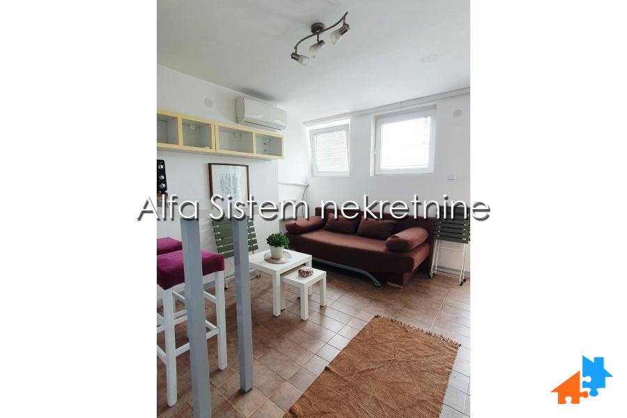 Izdavanje: Garsonjera 20 m², Zvezdara – Beograd