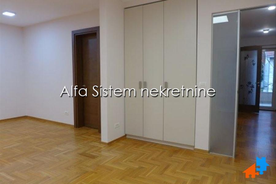 Izdavanje: Kuća 400 m², Banovo brdo – Beograd