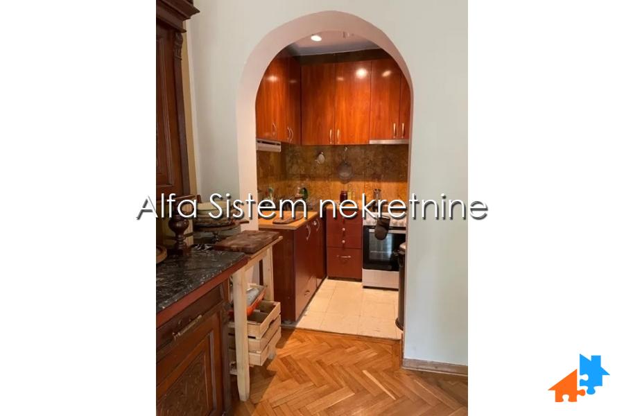 Izdavanje: Petosoban stan 250 m², Vračar – Beograd