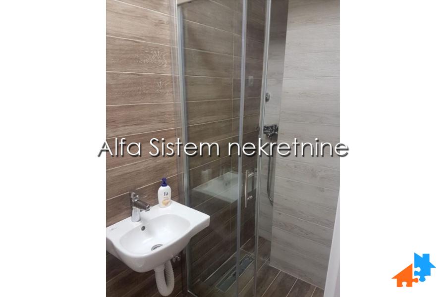 Izdavanje: Petosoban stan 150 m², Karaburma – Beograd