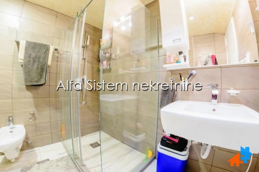 Izdavanje: Četvorosoban stan 100 m², Voždovac – Beograd