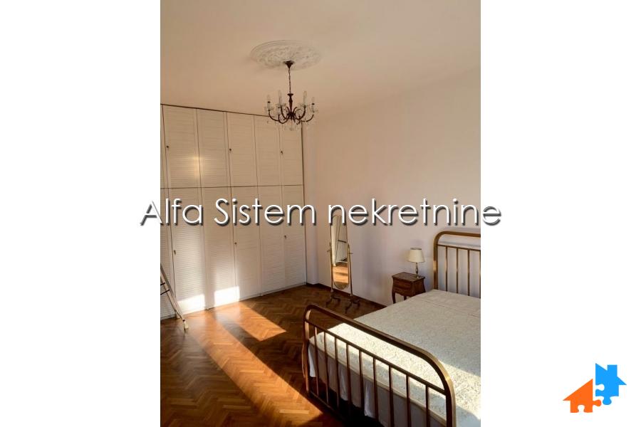 Izdavanje: Četvorosoban stan 133 m², Stari grad – Beograd