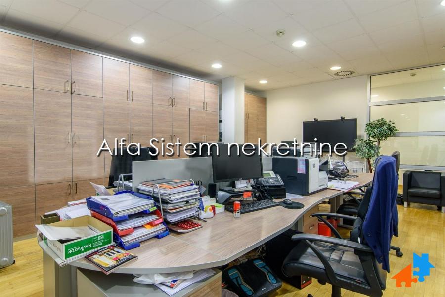 Izdavanje: Poslovni prostor 335 m², Bežanijska kosa – Beograd