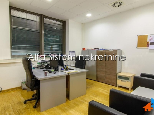 Izdavanje: Poslovni prostor 335 m², Bežanijska kosa – Beograd