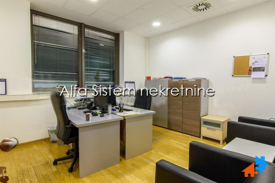 Izdavanje: Poslovni prostor 335 m², Bežanijska kosa – Beograd