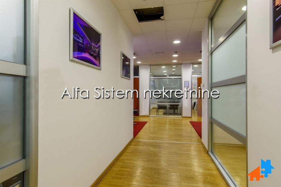 Izdavanje: Poslovni prostor 335 m², Bežanijska kosa – Beograd