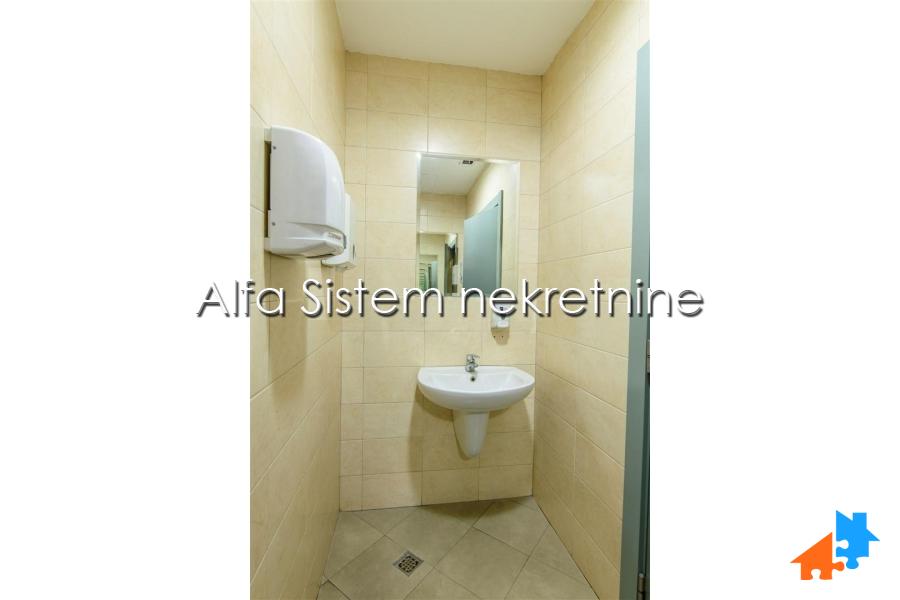 Izdavanje: Poslovni prostor 335 m², Bežanijska kosa – Beograd