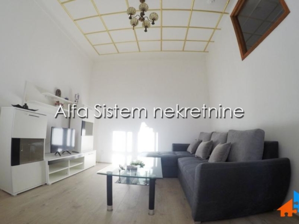 Izdavanje: Dvoiposoban stan 70 m², Savski venac – Beograd