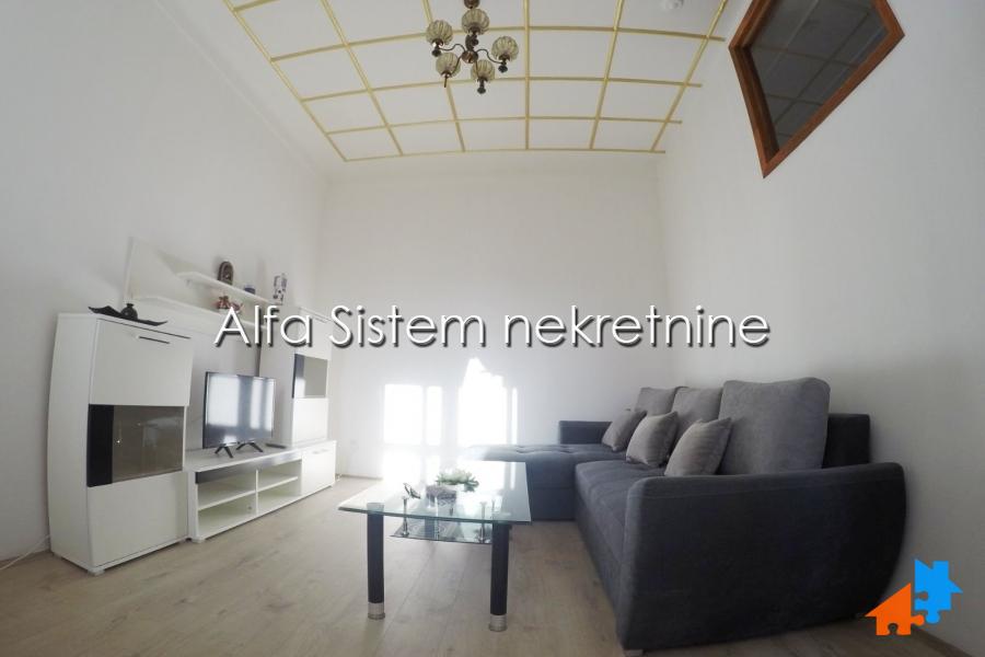 Izdavanje: Dvoiposoban stan 70 m², Savski venac – Beograd