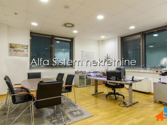 Izdavanje: Poslovni prostor 335 m², Bežanijska kosa – Beograd