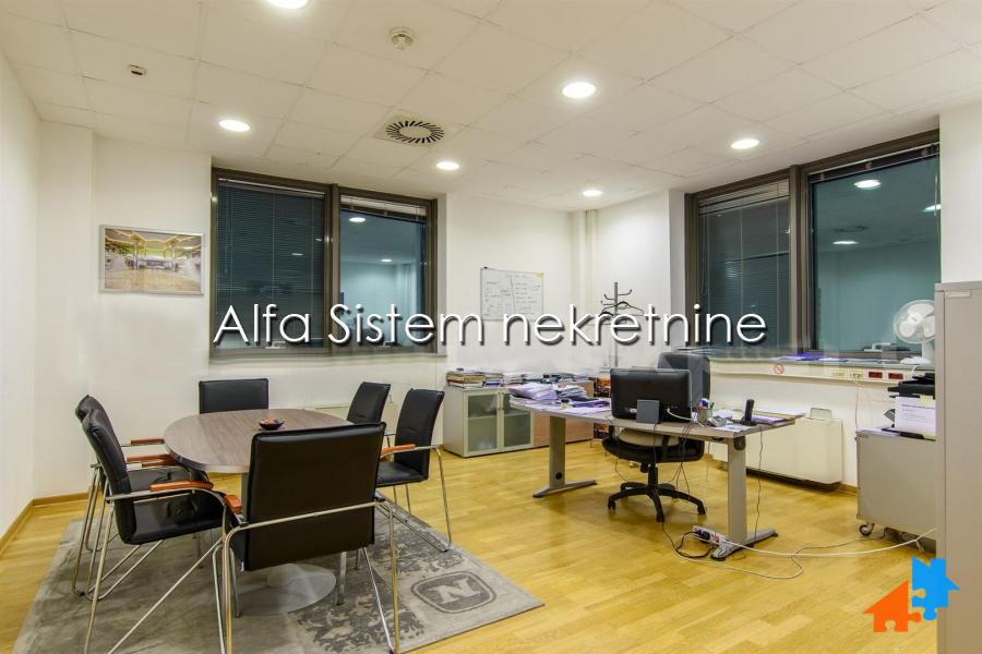 Izdavanje: Poslovni prostor 335 m², Bežanijska kosa – Beograd
