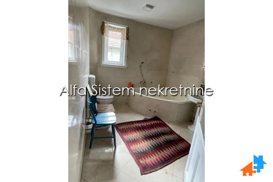 Izdavanje: Petosoban stan 250 m², Vračar – Beograd