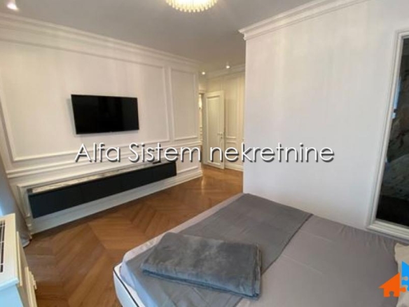 Izdavanje: Četvorosoban stan 140 m², Vračar – Beograd