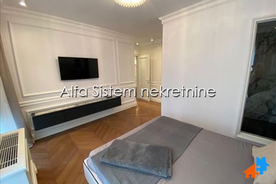 Izdavanje: Četvorosoban stan 140 m², Vračar – Beograd