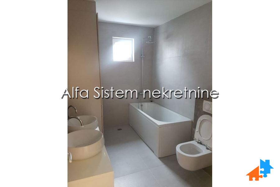 Izdavanje: Petosoban stan 150 m², Karaburma – Beograd