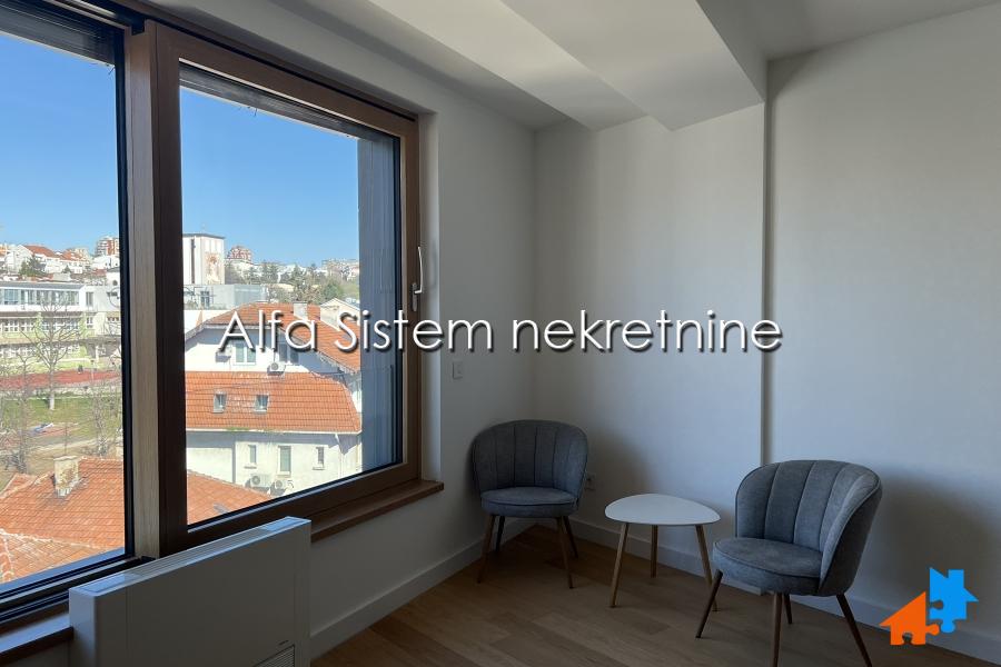 Izdavanje: Trosoban stan 140 m², Vračar – Beograd