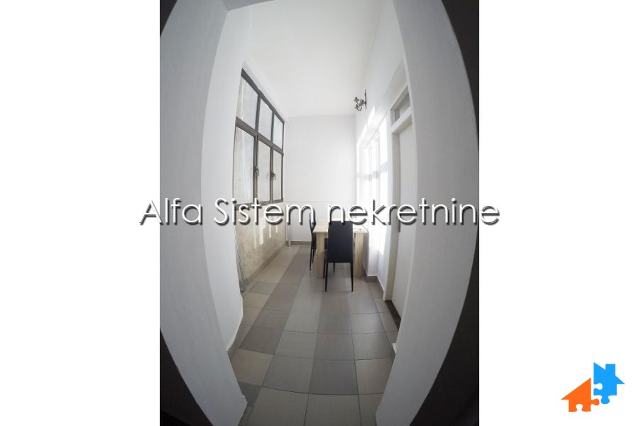 Izdavanje: Dvoiposoban stan 70 m², Savski venac – Beograd