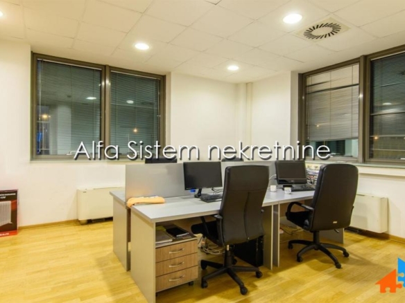 Izdavanje: Poslovni prostor 335 m², Bežanijska kosa – Beograd