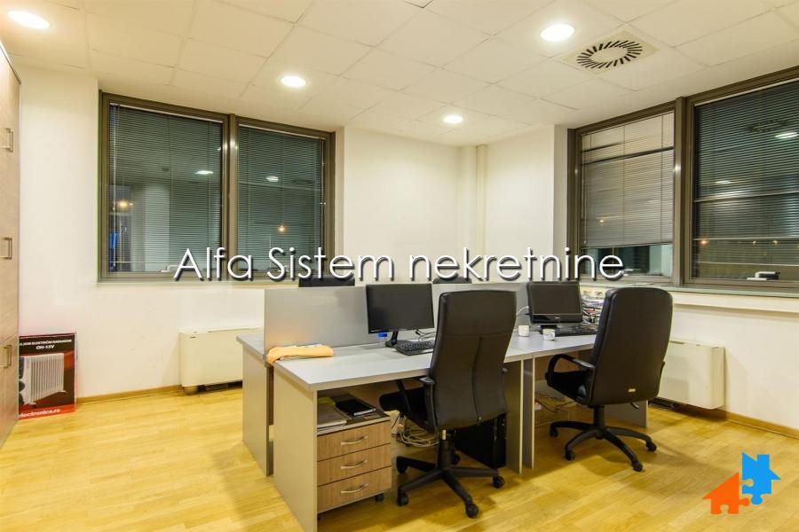 Izdavanje: Poslovni prostor 335 m², Bežanijska kosa – Beograd