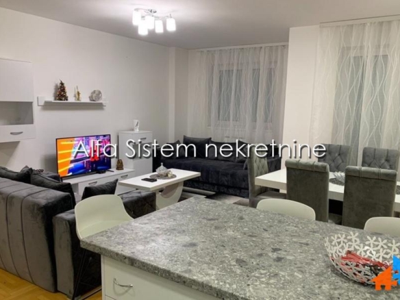 Izdavanje: Četvorosoban stan 95 m², Voždovac – Beograd