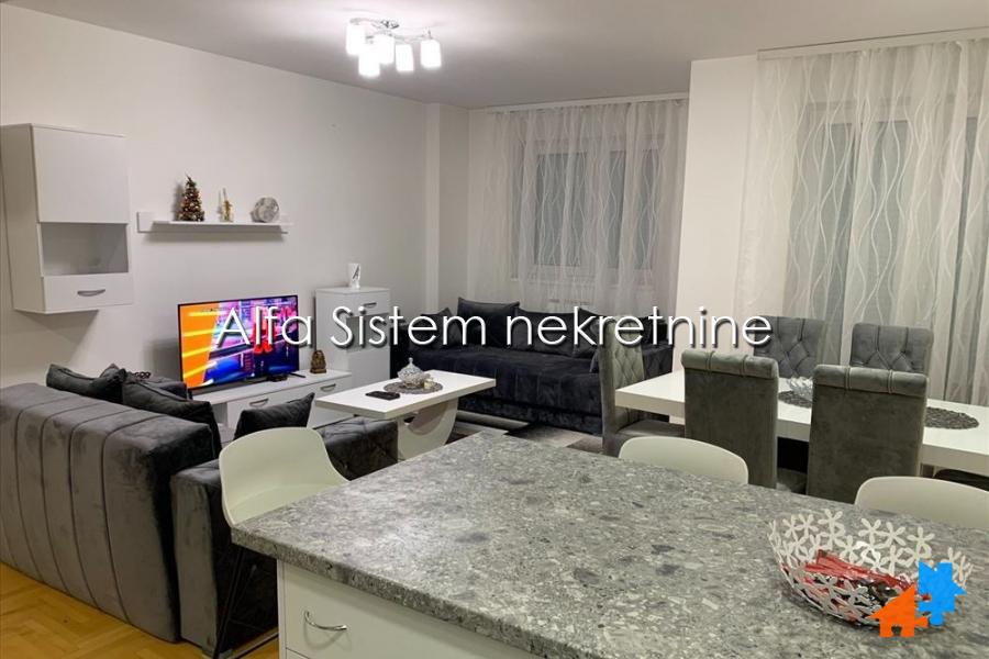 Izdavanje: Četvorosoban stan 95 m², Voždovac – Beograd