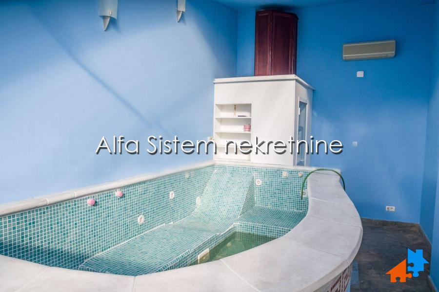 Izdavanje: Četvorosoban stan 222 m², Palilula – Beograd