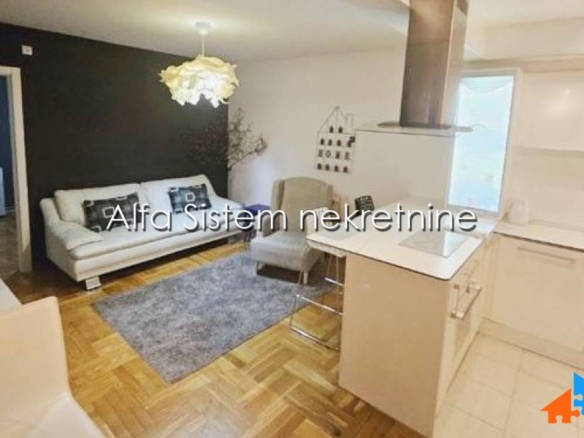 Izdavanje: Četvorosoban stan 100 m², Voždovac – Beograd