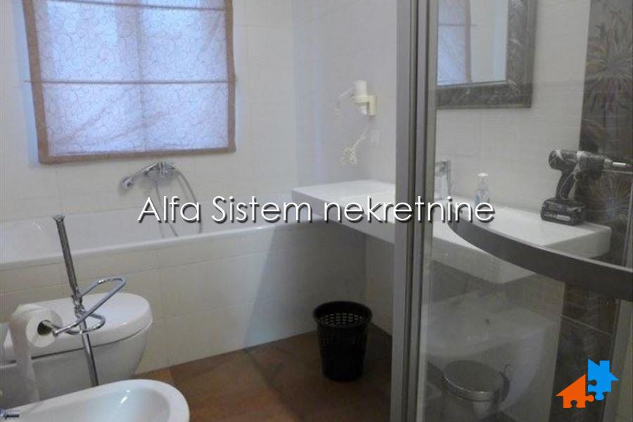 Izdavanje: Kuća 400 m², Banovo brdo – Beograd